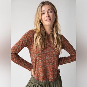 NATURAL LIFE Floral Curly Hem Reddish Navy Olive Lily Top, X-LARGE